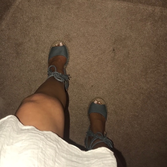 SUPER CUTE DENIM ANKLE WRAP WEDGES - Picture 8 of 8